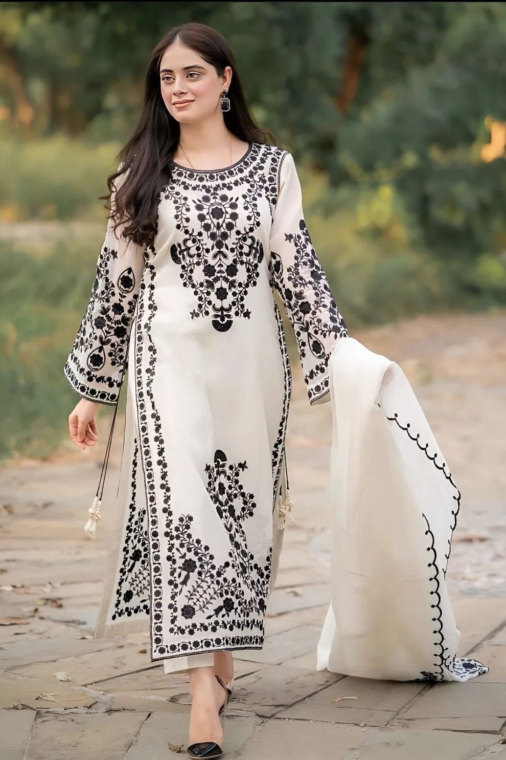 URGE Pure Lawn 3PC Embroidered Collection